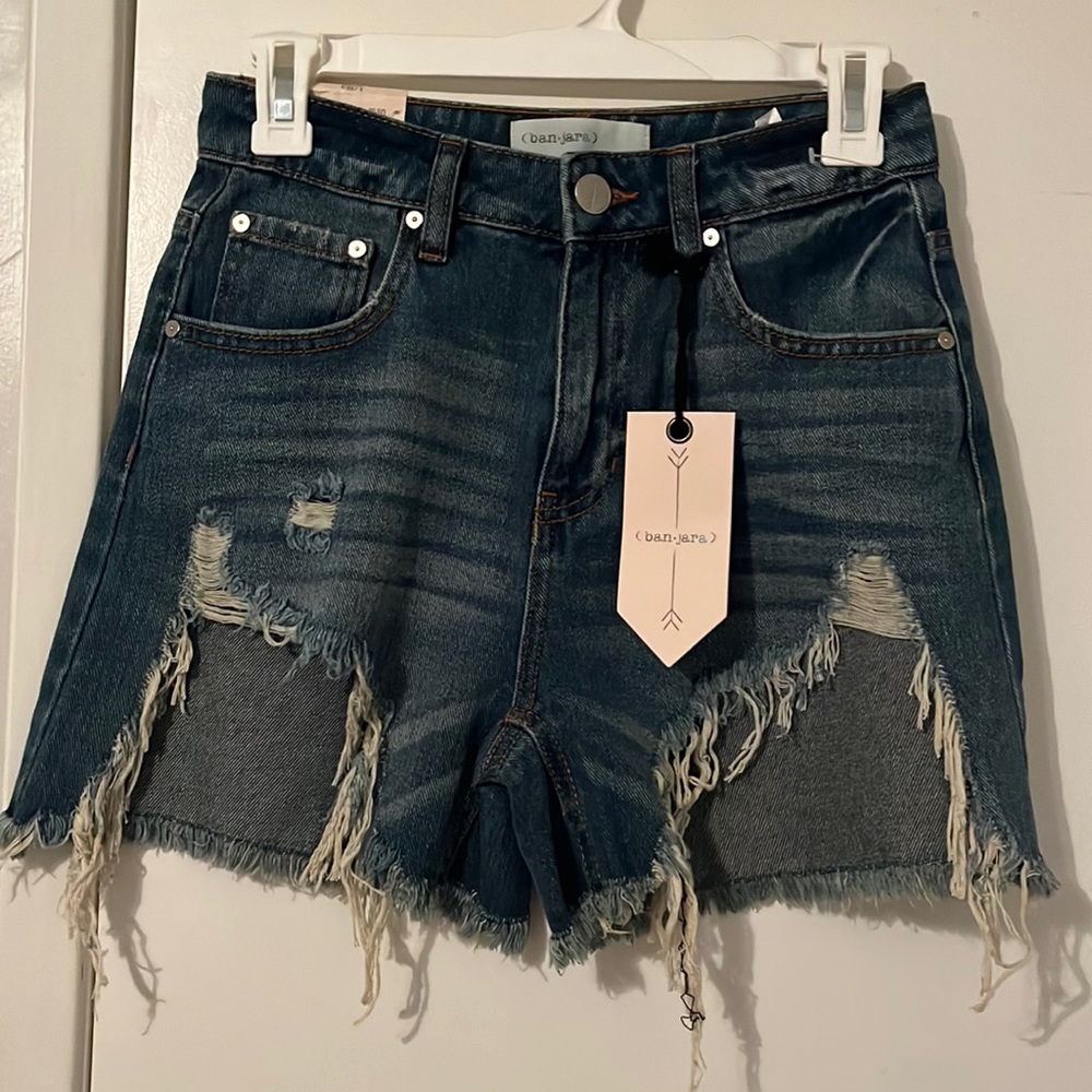 Ban•Jara distressed short